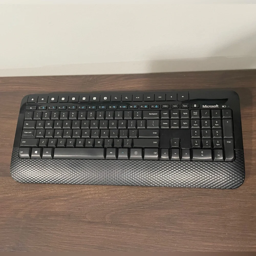 {Microsoft} wireless keyboard 2000